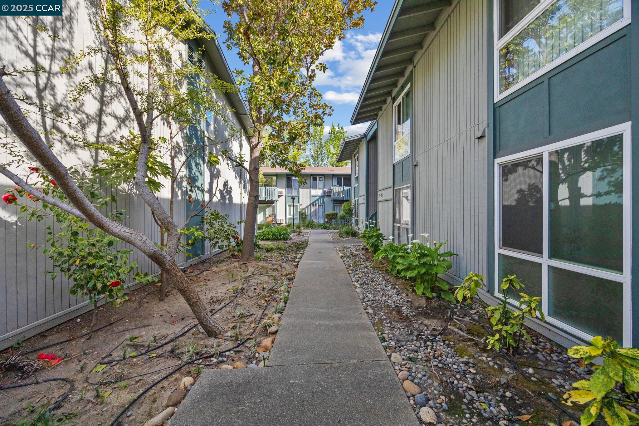 Detail Gallery Image 27 of 54 For 1036 Oak Grove Rd #24,  Concord,  CA 94518 - 1 Beds | 1 Baths