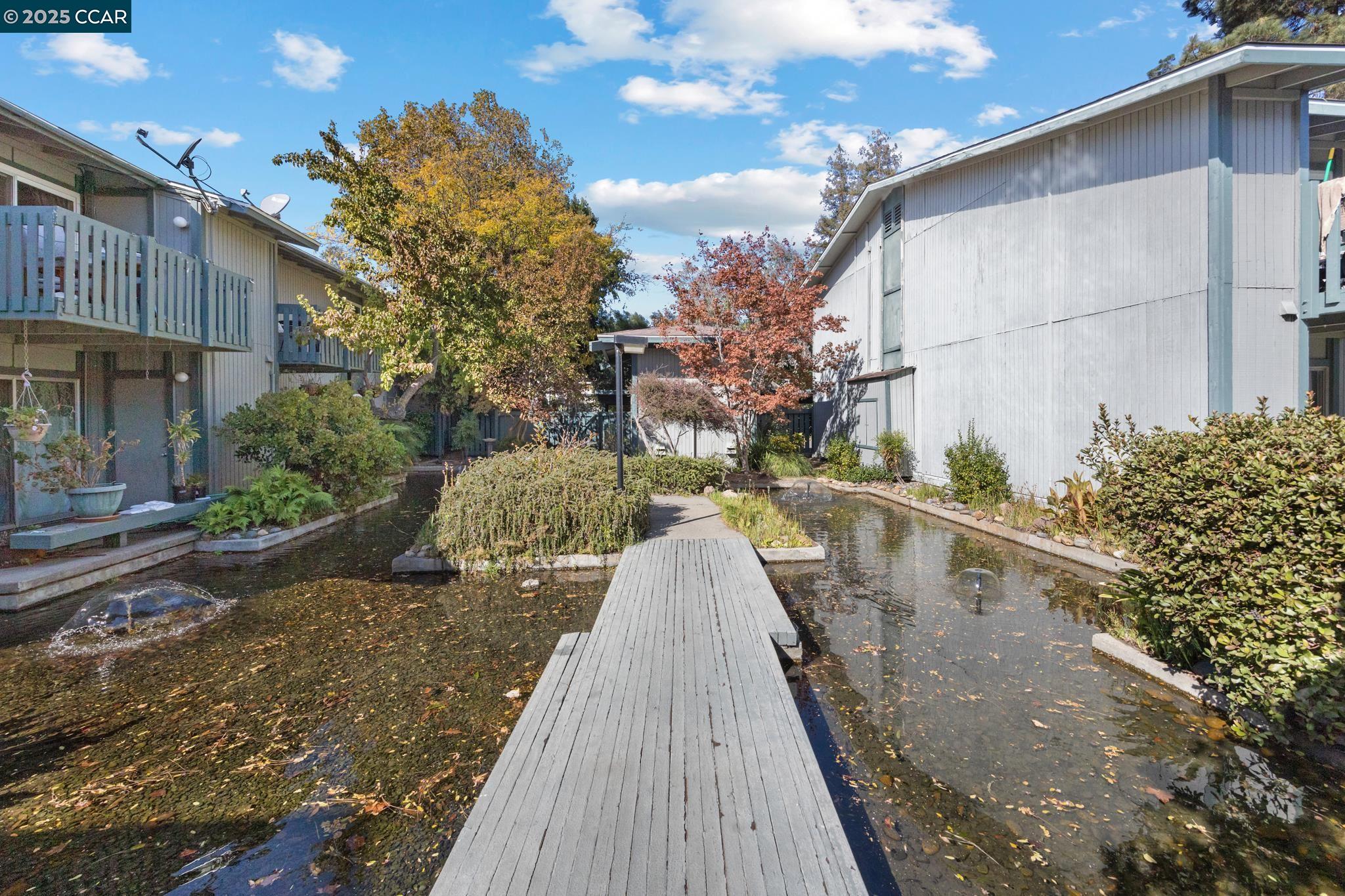 Detail Gallery Image 33 of 54 For 1036 Oak Grove Rd #24,  Concord,  CA 94518 - 1 Beds | 1 Baths