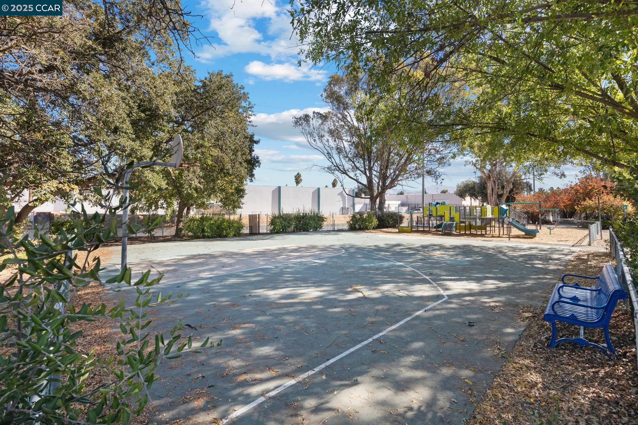 Detail Gallery Image 37 of 54 For 1036 Oak Grove Rd #24,  Concord,  CA 94518 - 1 Beds | 1 Baths
