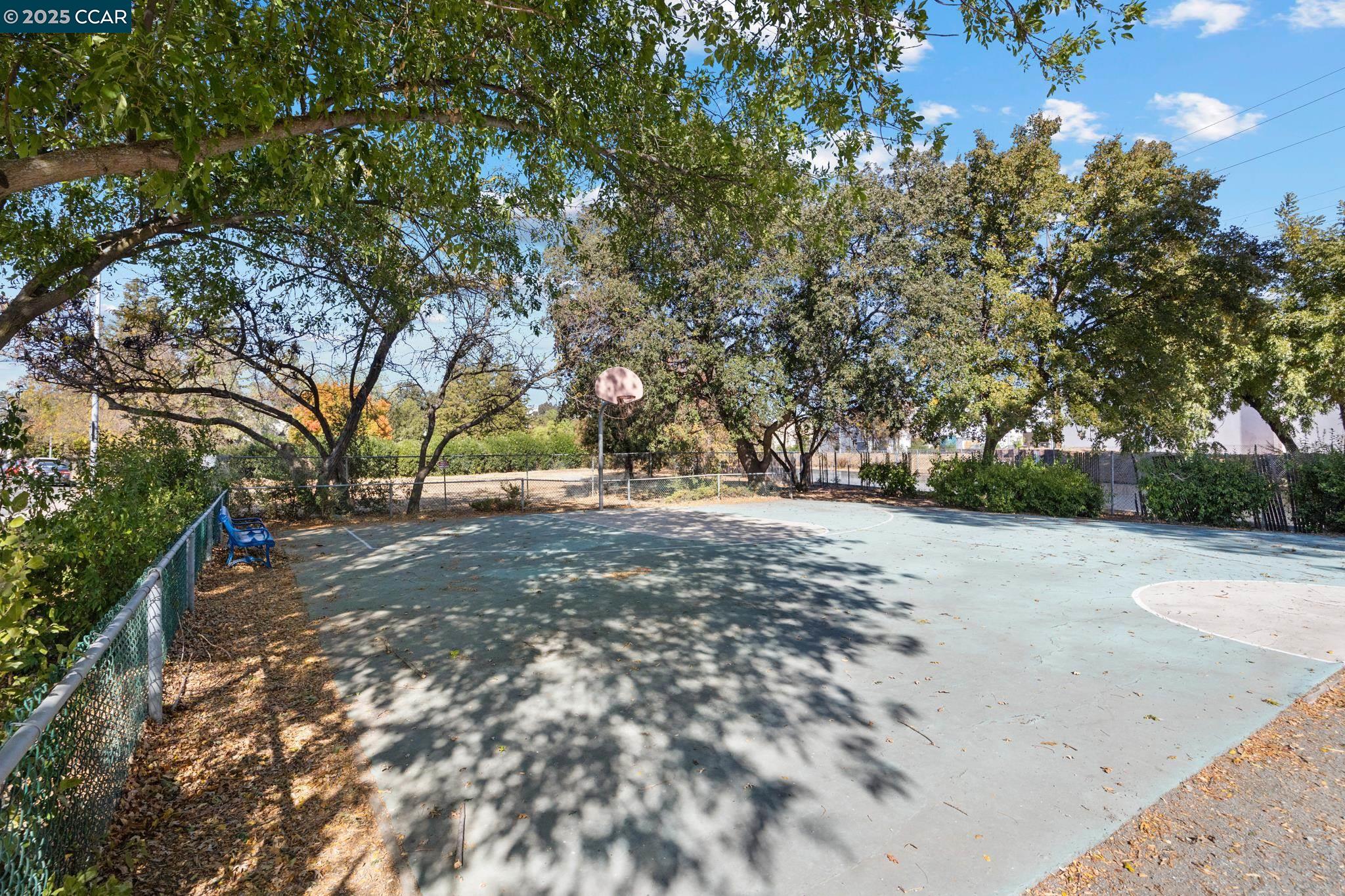 Detail Gallery Image 38 of 54 For 1036 Oak Grove Rd #24,  Concord,  CA 94518 - 1 Beds | 1 Baths