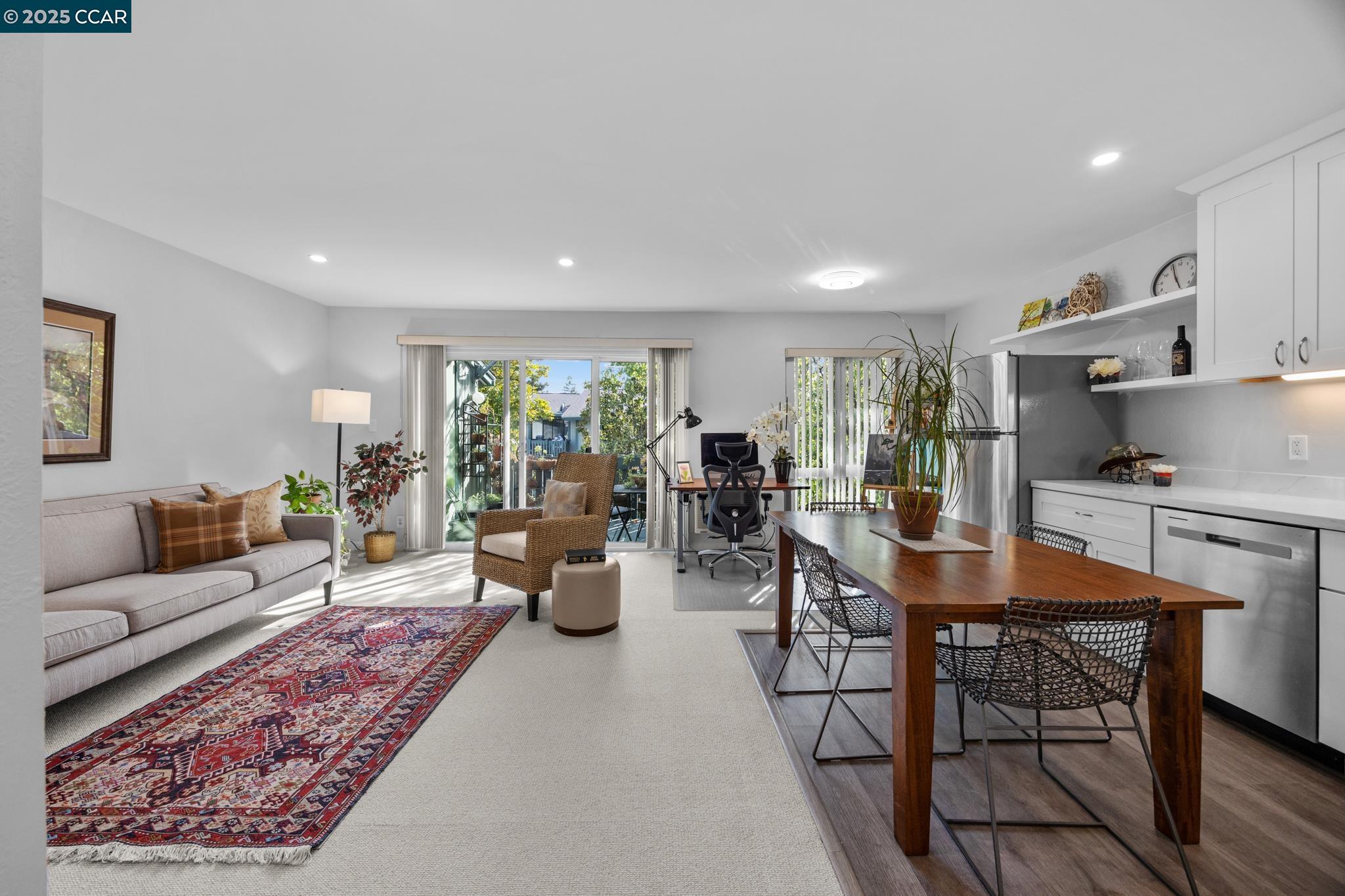 Detail Gallery Image 5 of 54 For 1036 Oak Grove Rd #24,  Concord,  CA 94518 - 1 Beds | 1 Baths
