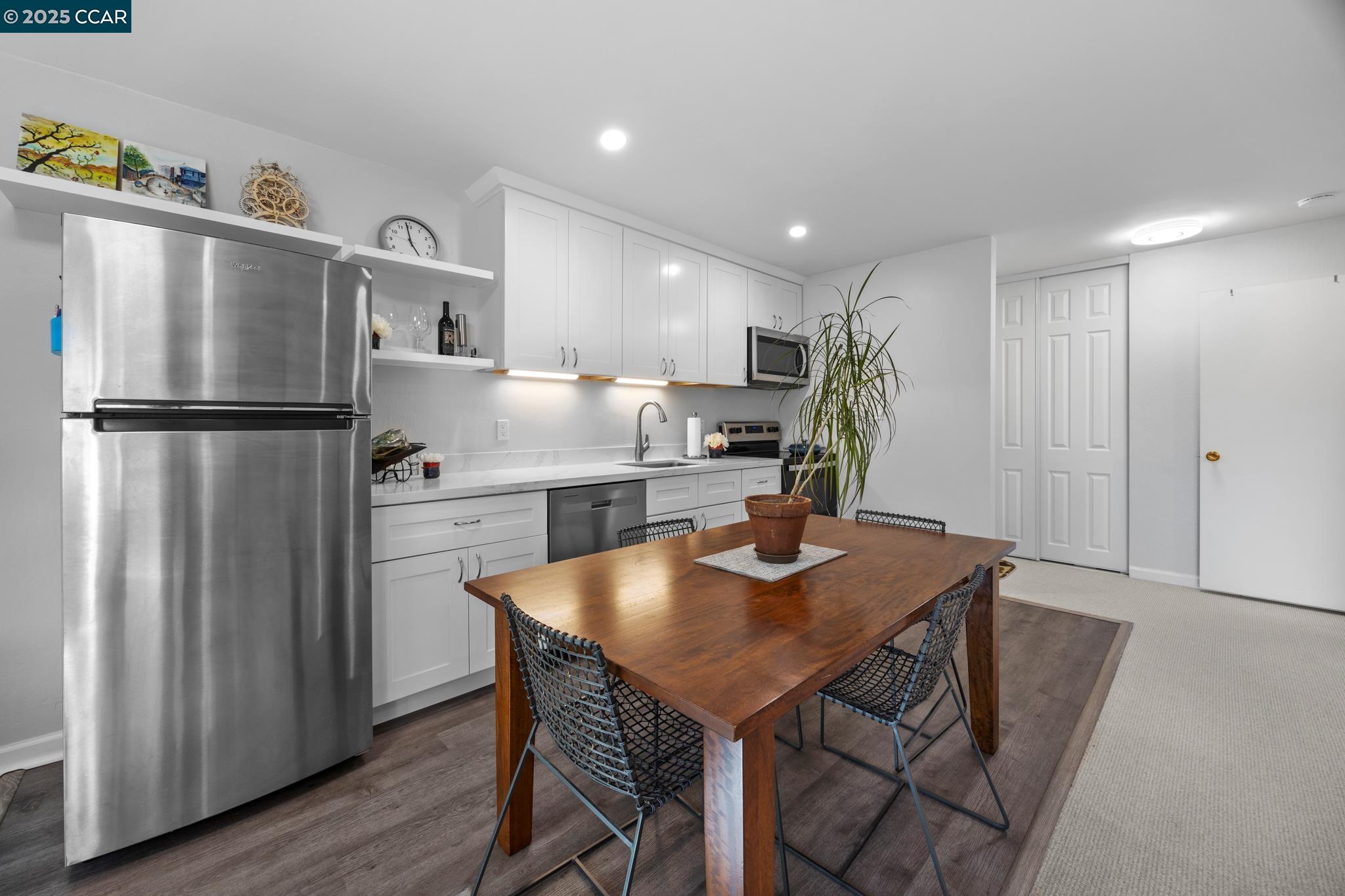 Detail Gallery Image 9 of 54 For 1036 Oak Grove Rd #24,  Concord,  CA 94518 - 1 Beds | 1 Baths