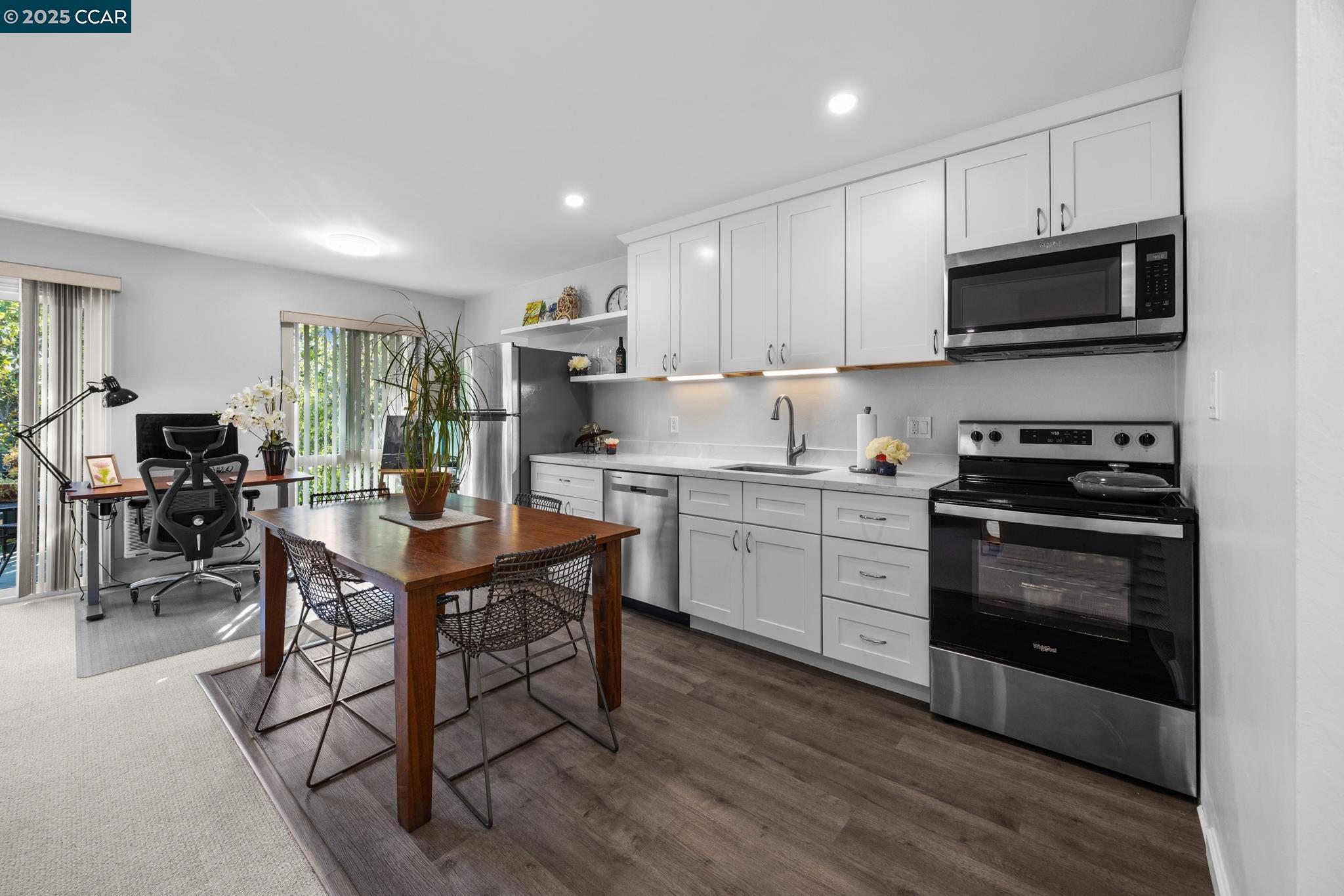 Detail Gallery Image 10 of 54 For 1036 Oak Grove Rd #24,  Concord,  CA 94518 - 1 Beds | 1 Baths