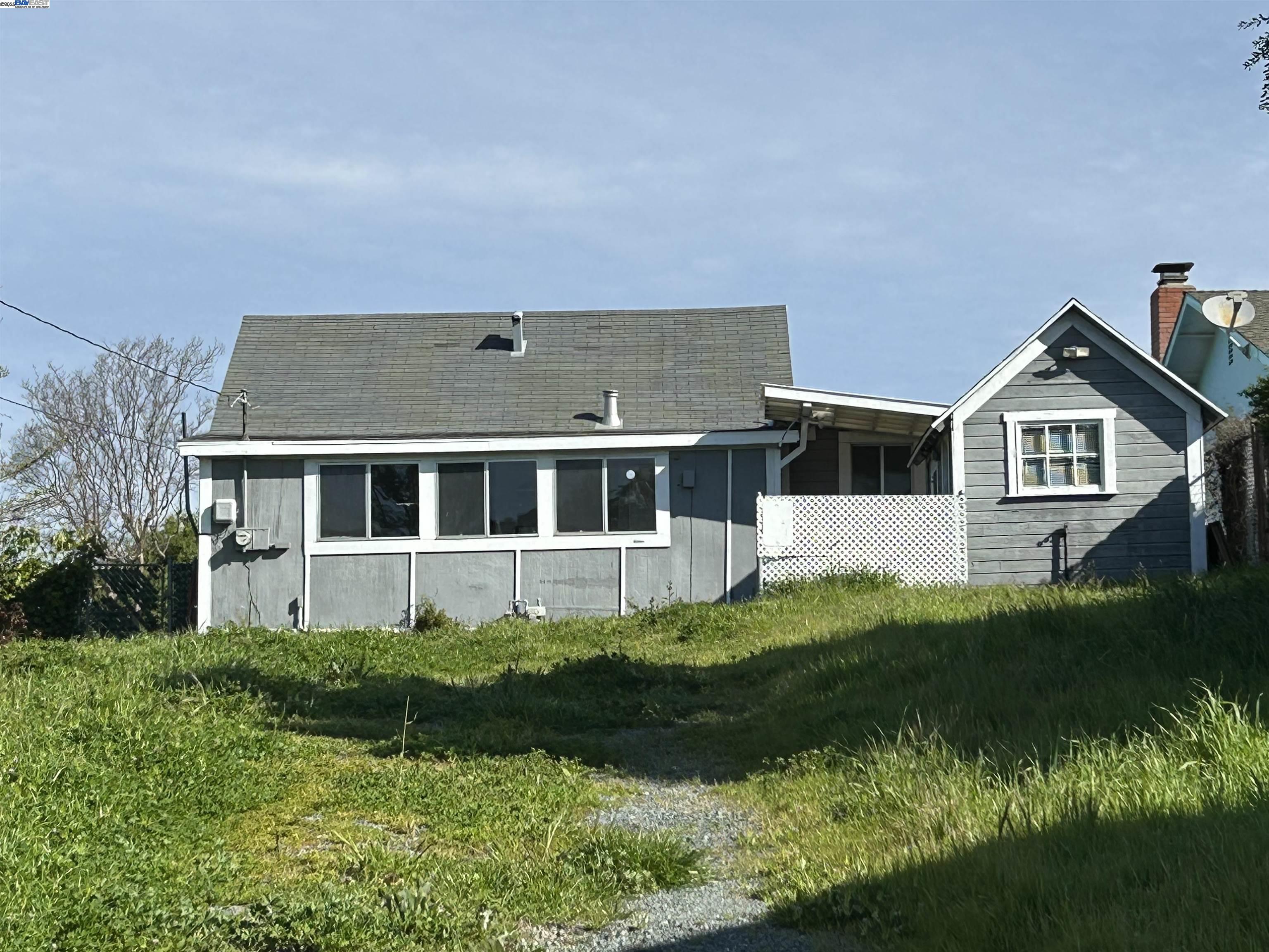 Detail Gallery Image 1 of 1 For 1230 Hazel Dr, Pinole,  CA 94564 - 2 Beds | 1 Baths