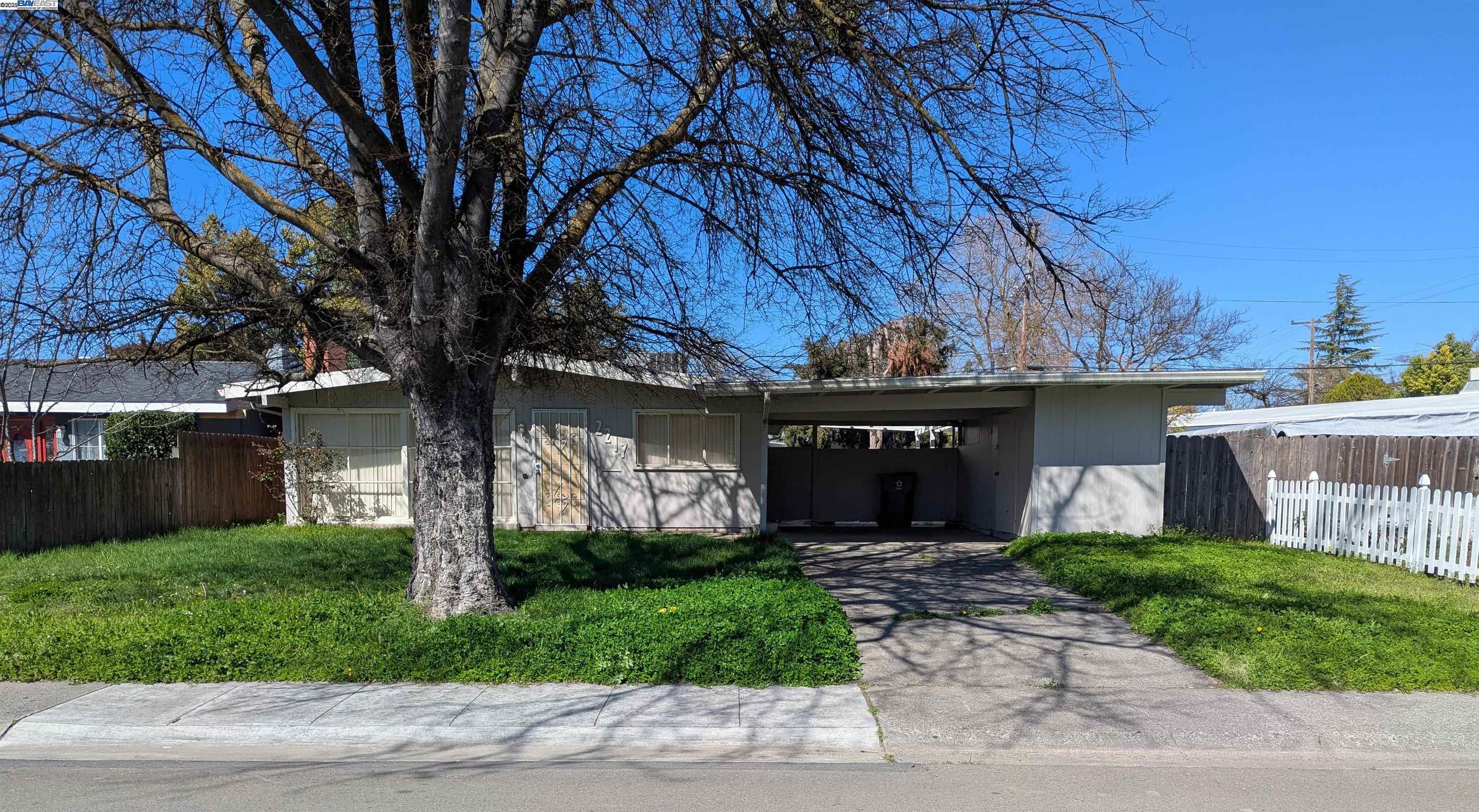 Detail Gallery Image 1 of 1 For 2217 Porter Way, Stockton,  CA 95207 - 3 Beds | 1 Baths