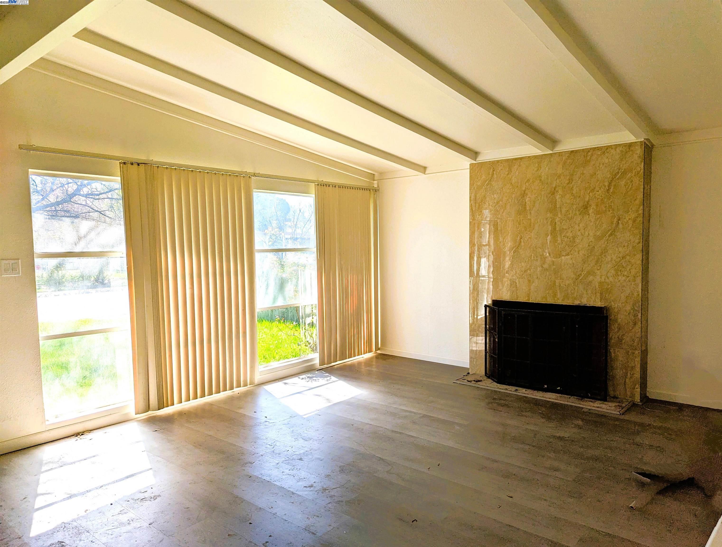 Detail Gallery Image 5 of 20 For 2217 Porter Way, Stockton,  CA 95207 - 3 Beds | 1 Baths