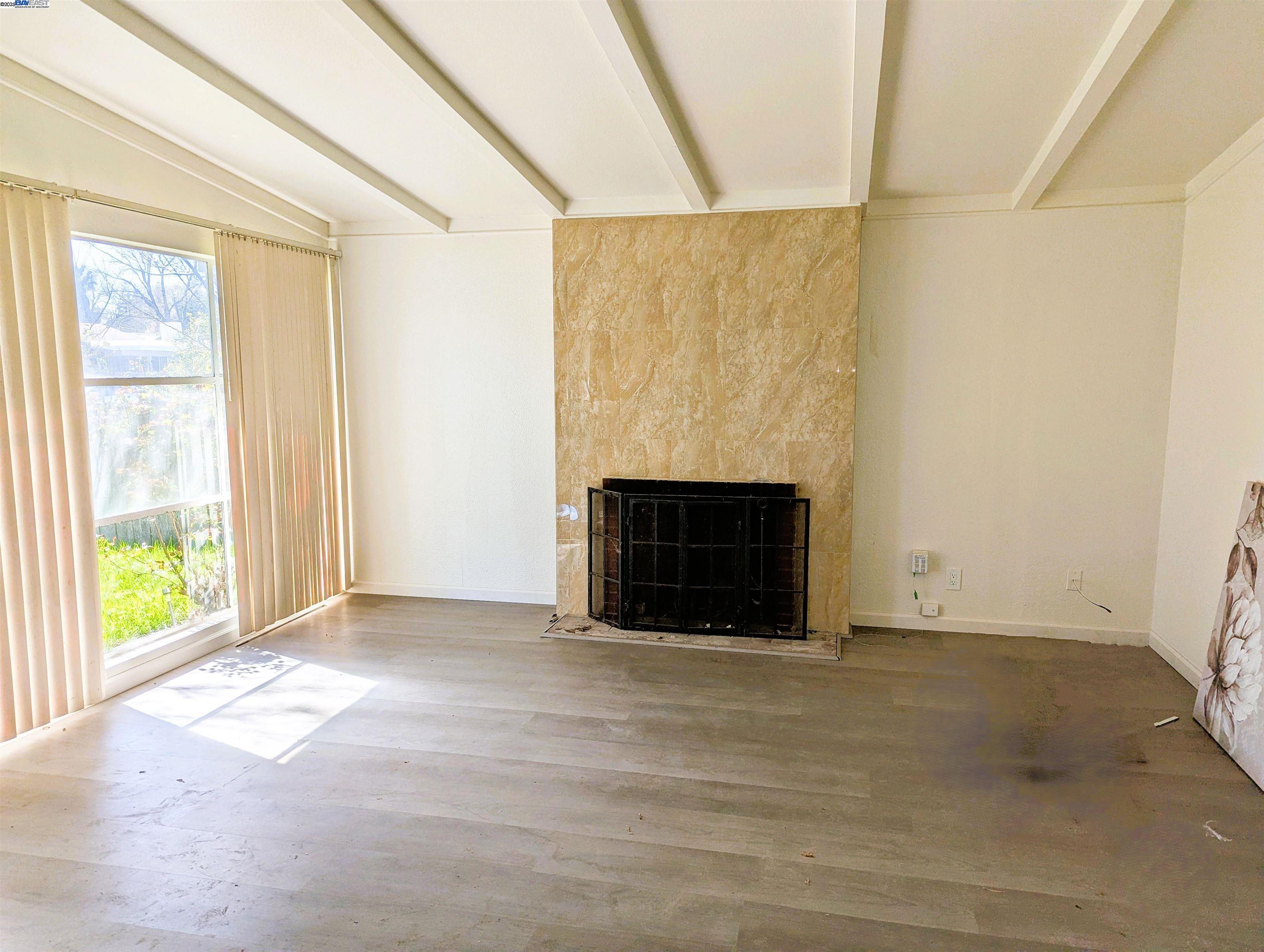 Detail Gallery Image 6 of 20 For 2217 Porter Way, Stockton,  CA 95207 - 3 Beds | 1 Baths