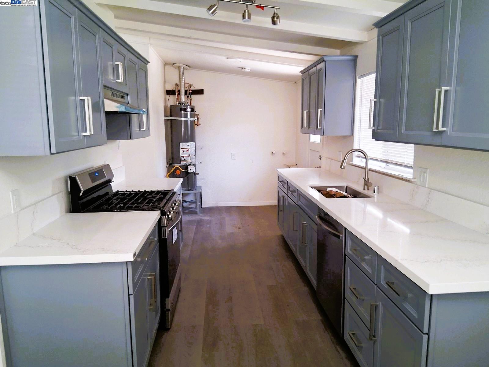 Detail Gallery Image 8 of 20 For 2217 Porter Way, Stockton,  CA 95207 - 3 Beds | 1 Baths