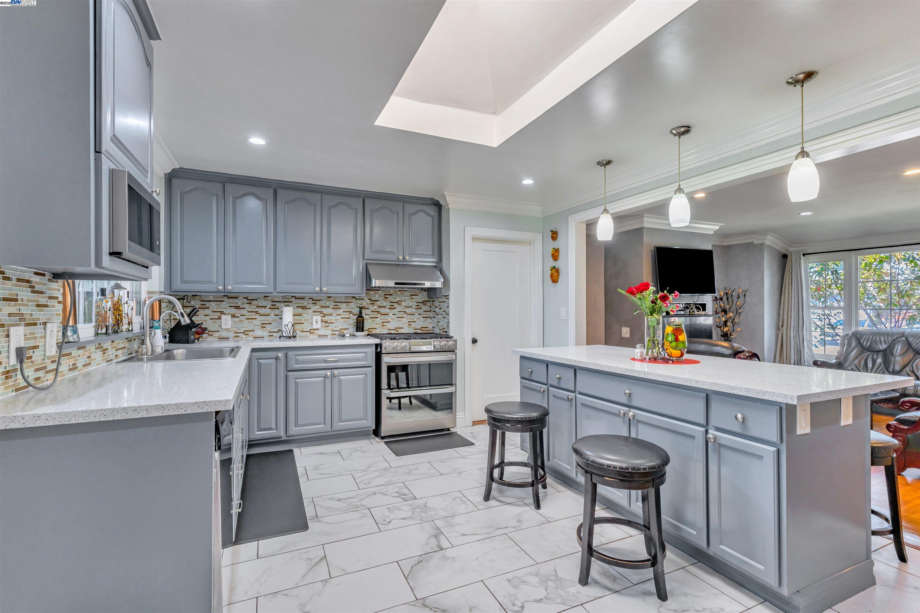 Detail Gallery Image 12 of 49 For 1652 141st Ave, San Leandro,  CA 94578 - 3 Beds | 2 Baths