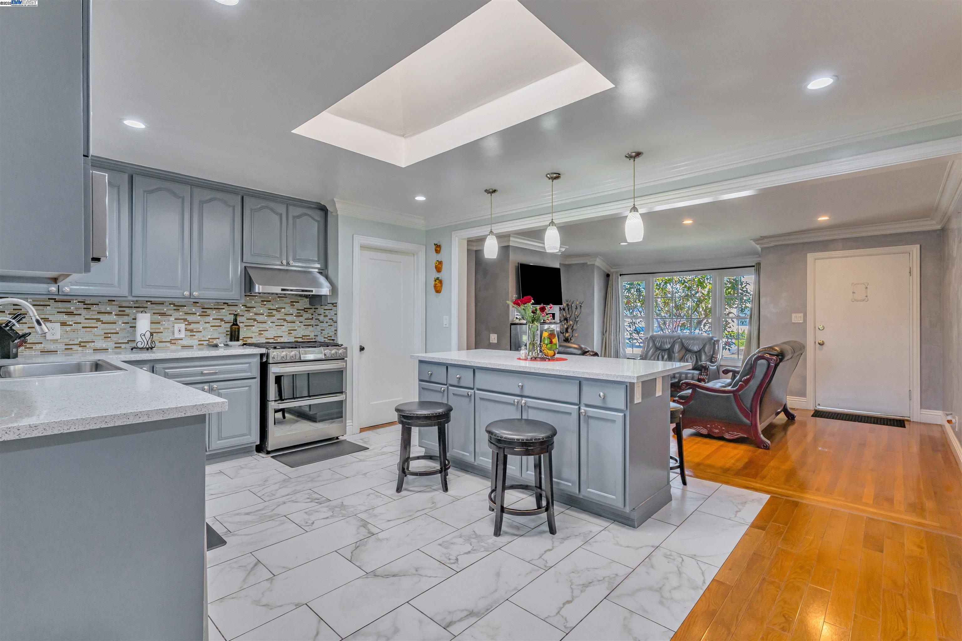 Detail Gallery Image 13 of 49 For 1652 141st Ave, San Leandro,  CA 94578 - 3 Beds | 2 Baths