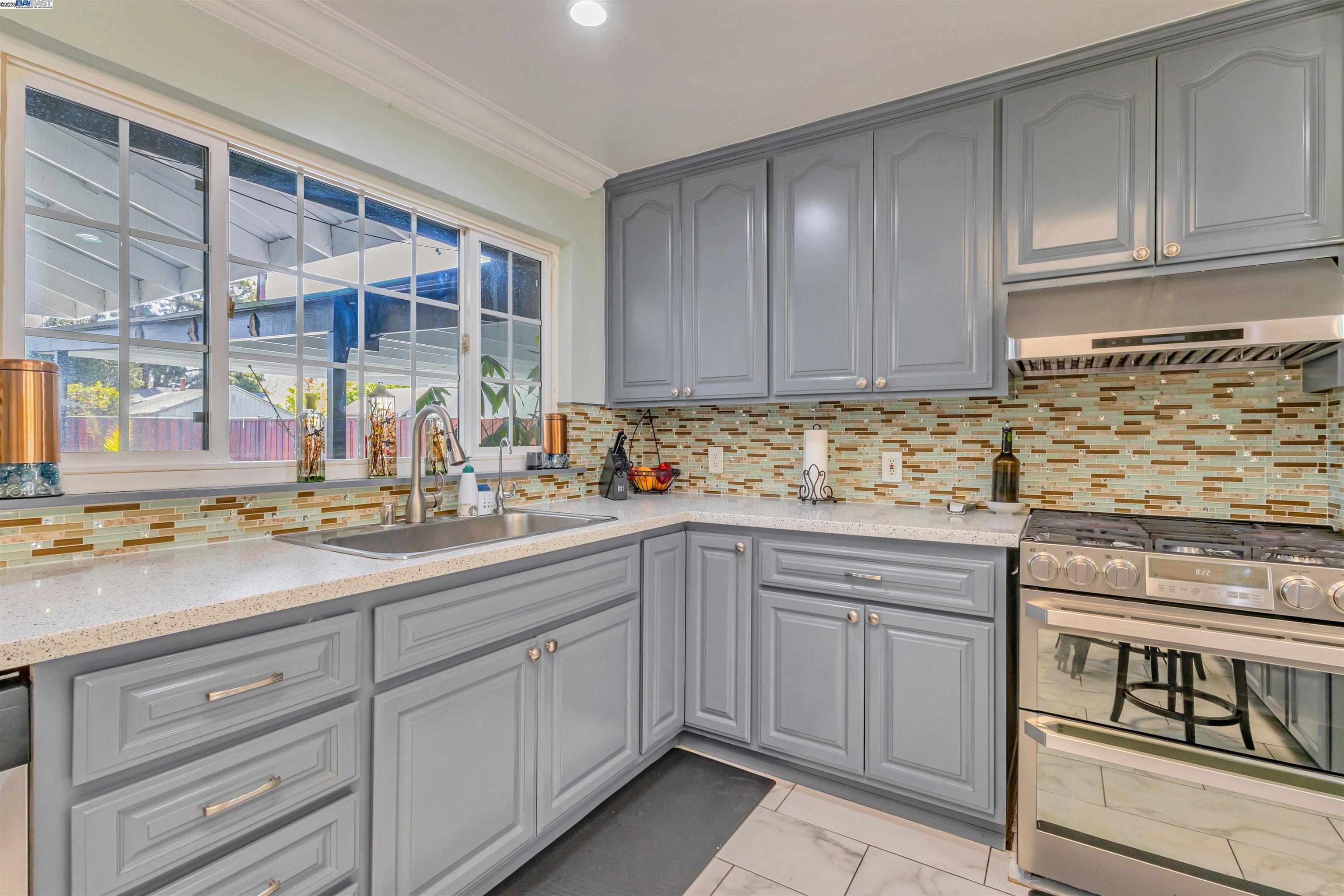 Detail Gallery Image 14 of 49 For 1652 141st Ave, San Leandro,  CA 94578 - 3 Beds | 2 Baths