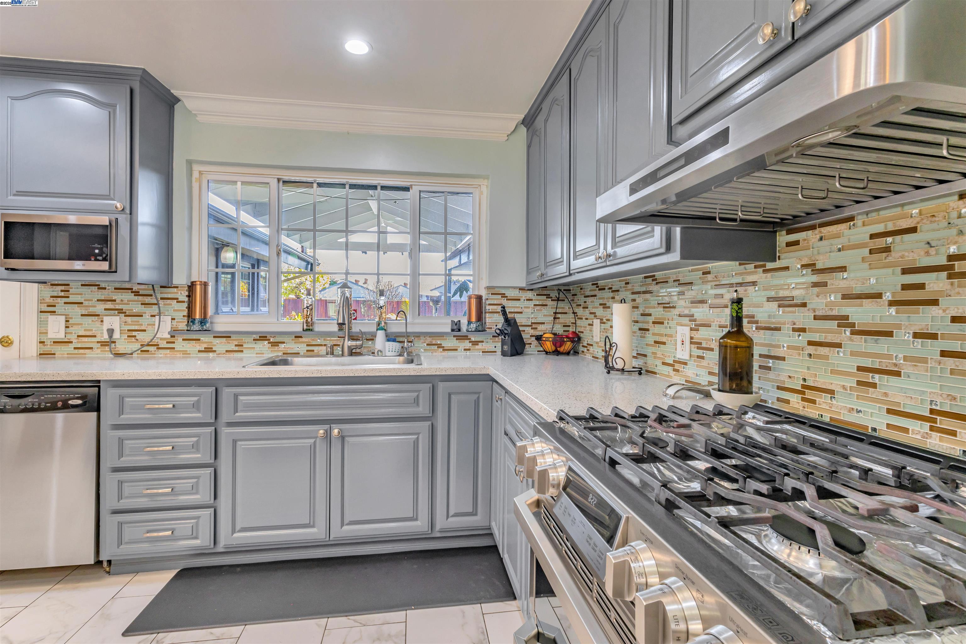 Detail Gallery Image 15 of 49 For 1652 141st Ave, San Leandro,  CA 94578 - 3 Beds | 2 Baths