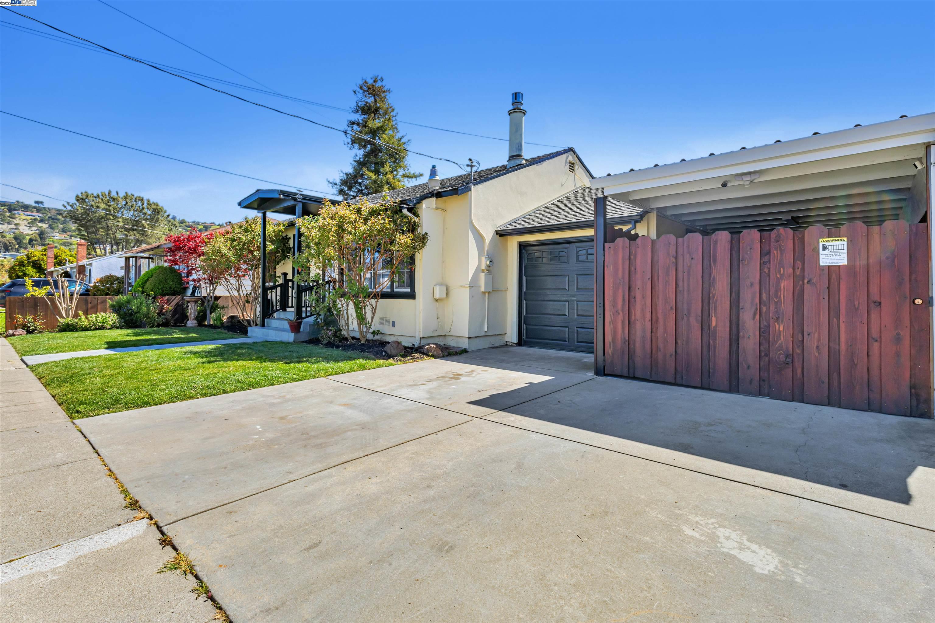 Detail Gallery Image 3 of 49 For 1652 141st Ave, San Leandro,  CA 94578 - 3 Beds | 2 Baths