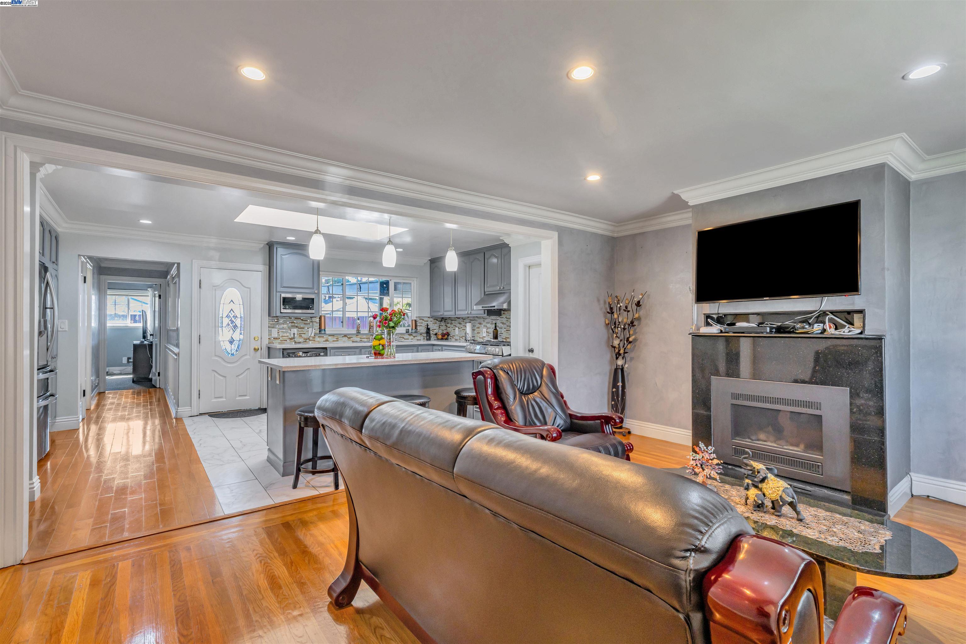 Detail Gallery Image 7 of 49 For 1652 141st Ave, San Leandro,  CA 94578 - 3 Beds | 2 Baths