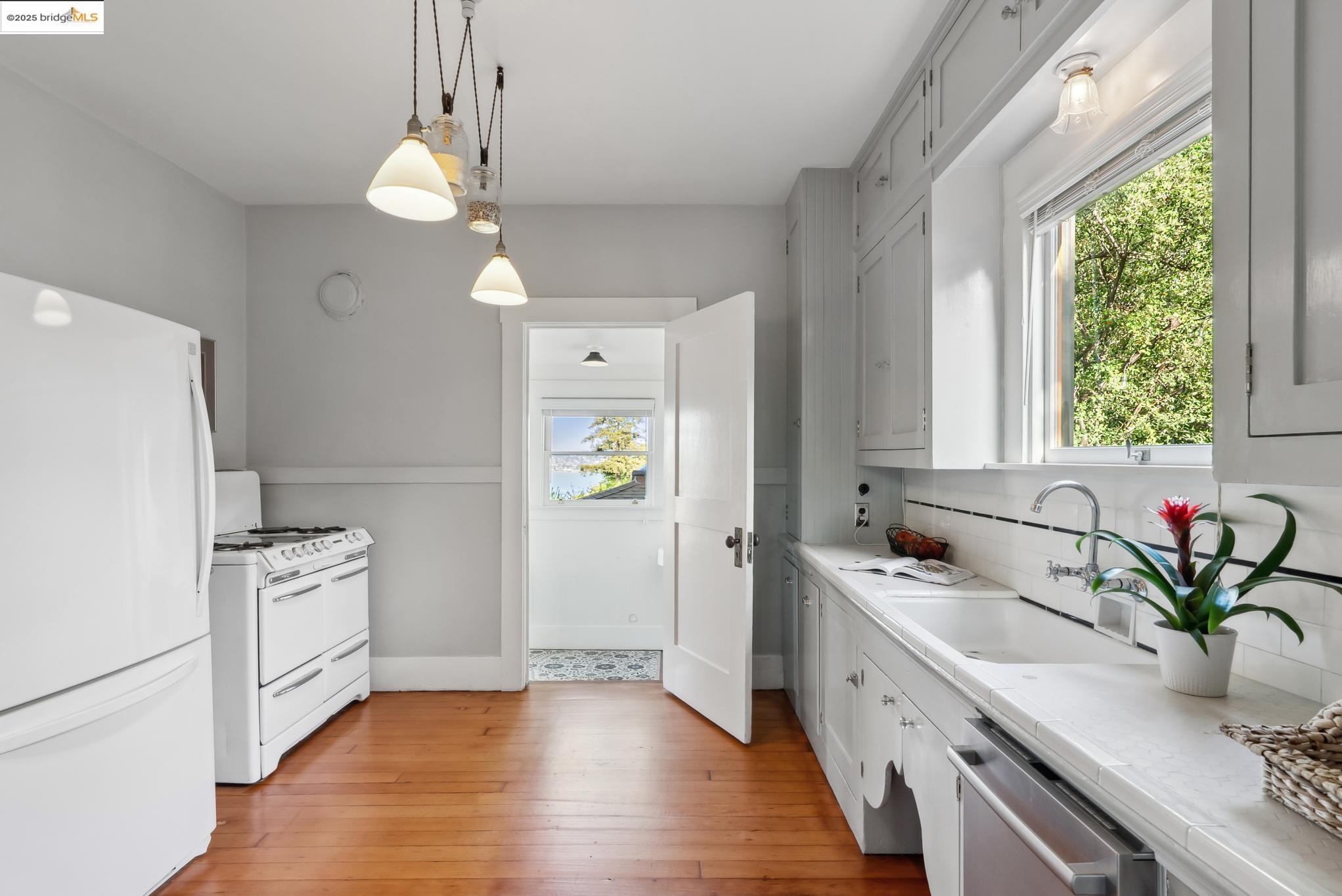 Detail Gallery Image 19 of 60 For 525 Jackson St, Crockett,  CA 94525 - 4 Beds | 1/1 Baths