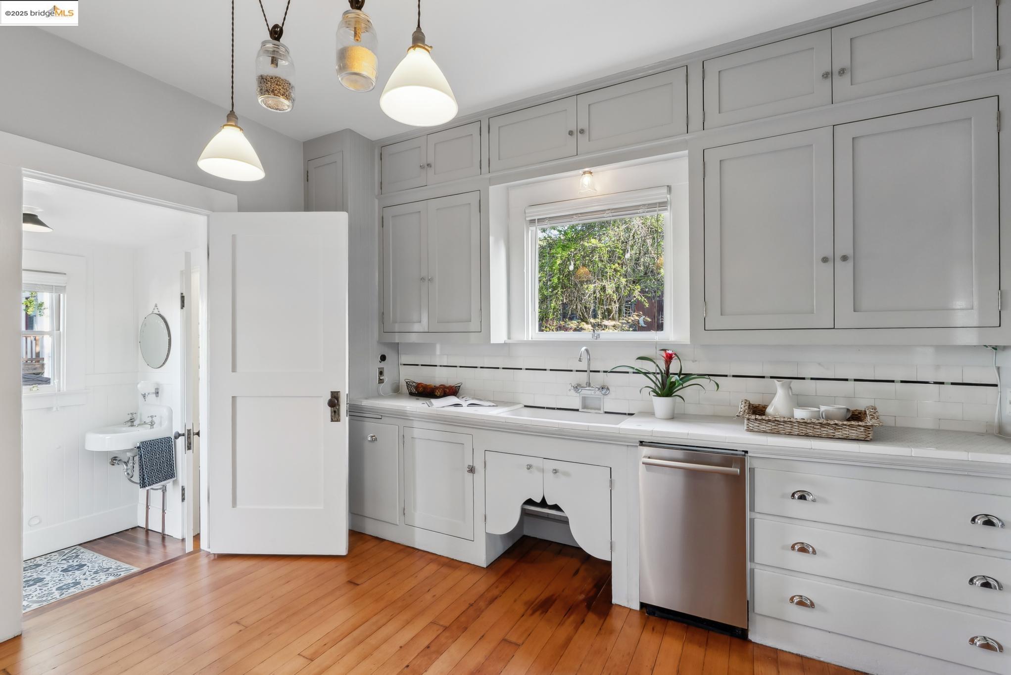 Detail Gallery Image 20 of 60 For 525 Jackson St, Crockett,  CA 94525 - 4 Beds | 1/1 Baths
