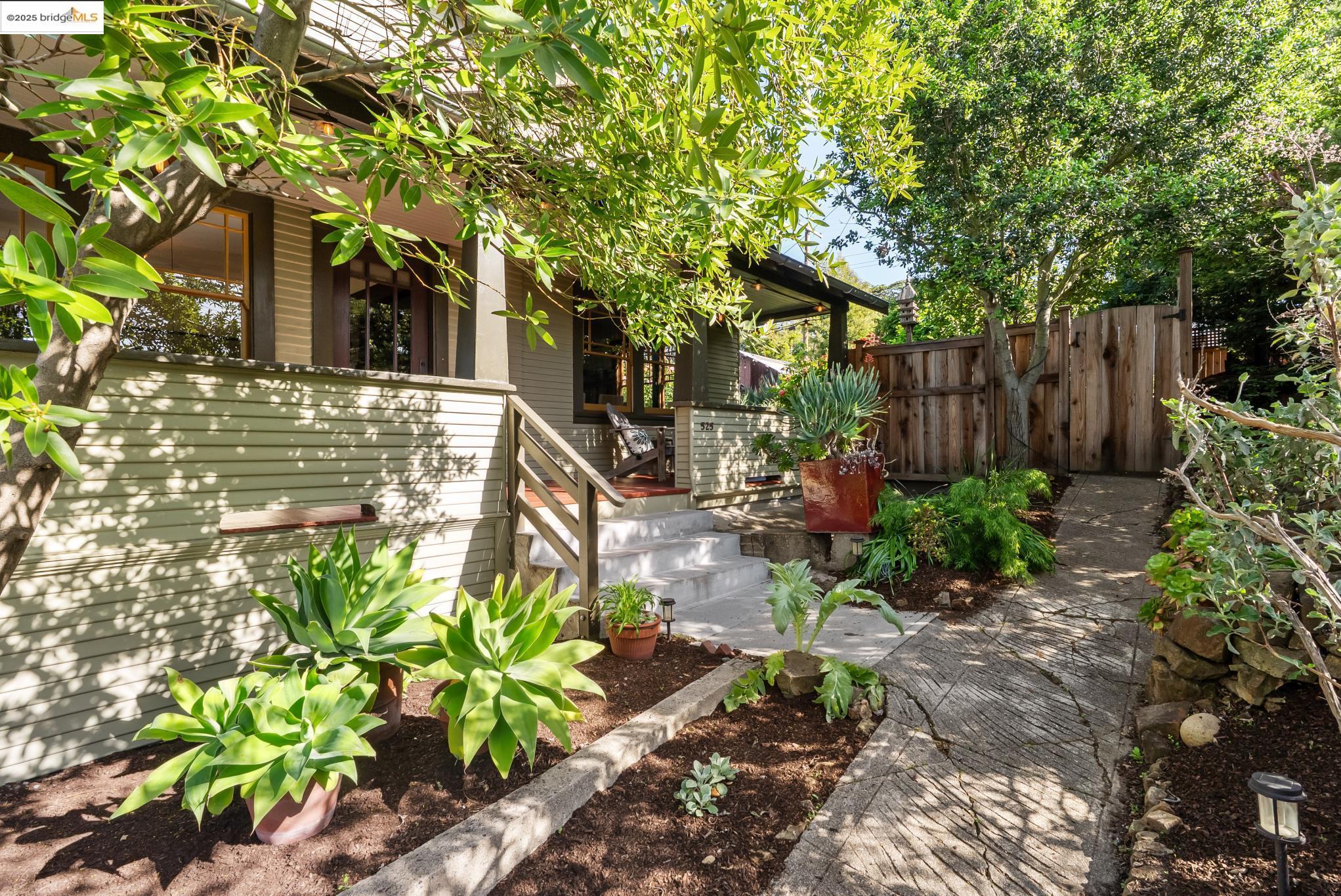 Detail Gallery Image 3 of 60 For 525 Jackson St, Crockett,  CA 94525 - 4 Beds | 1/1 Baths