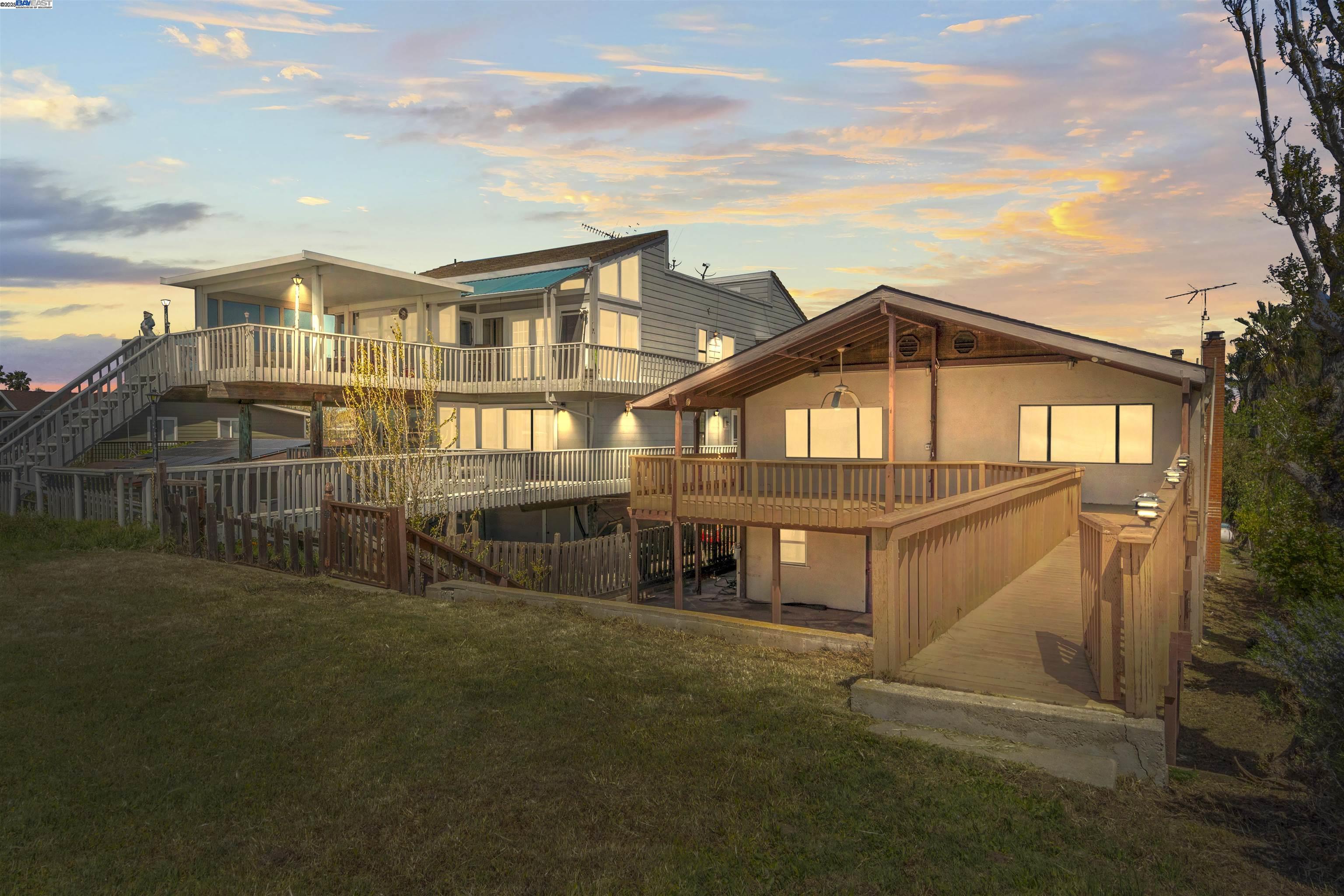 Detail Gallery Image 5 of 58 For 4200 Windsweep Rd, Bethel Island,  CA 94511 - 5 Beds | 2 Baths