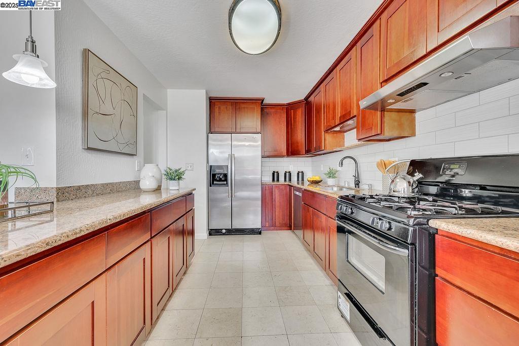 Detail Gallery Image 11 of 41 For 21917 Nugget Canyon Dr, Castro Valley,  CA 94552 - 3 Beds | 2/1 Baths
