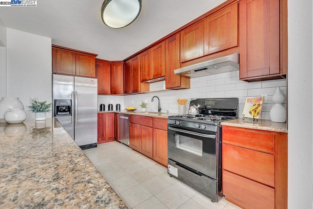 Detail Gallery Image 12 of 41 For 21917 Nugget Canyon Dr, Castro Valley,  CA 94552 - 3 Beds | 2/1 Baths
