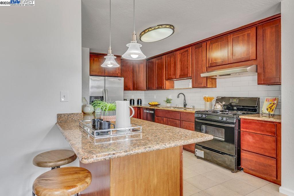 Detail Gallery Image 14 of 41 For 21917 Nugget Canyon Dr, Castro Valley,  CA 94552 - 3 Beds | 2/1 Baths