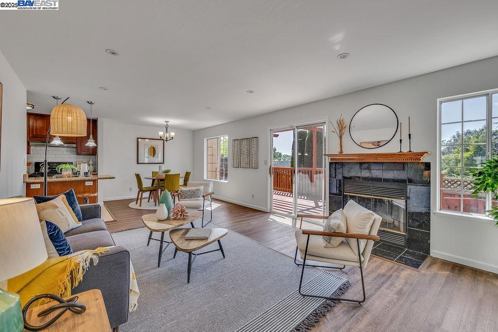 Detail Gallery Image 3 of 41 For 21917 Nugget Canyon Dr, Castro Valley,  CA 94552 - 3 Beds | 2/1 Baths