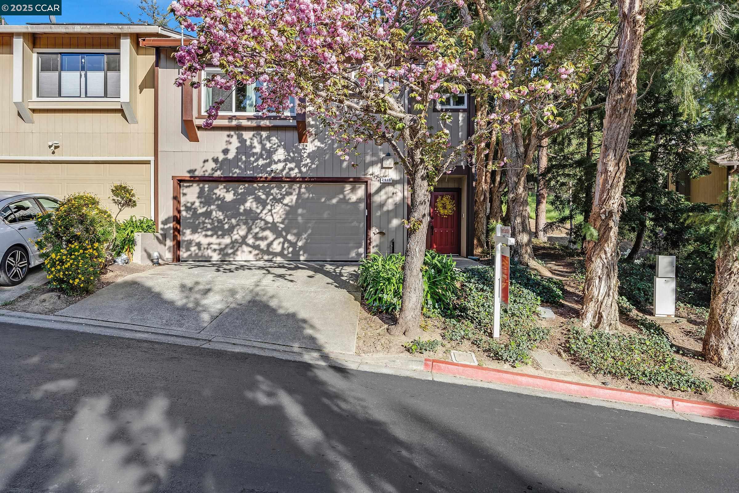 Browse active condo listings in SUNRISE RIDGE