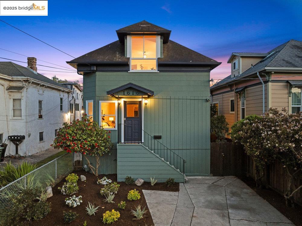 Detail Gallery Image 1 of 1 For 1616 Harmon St, Berkeley,  CA 94703 - 3 Beds | 2 Baths