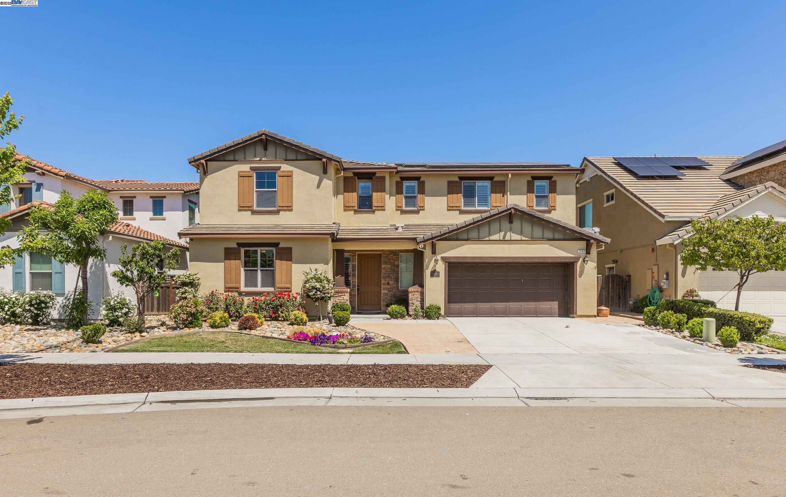 Detail Gallery Image 1 of 36 For 1499 Crystal Dr, Lathrop,  CA 95330 - 5 Beds | 4/1 Baths