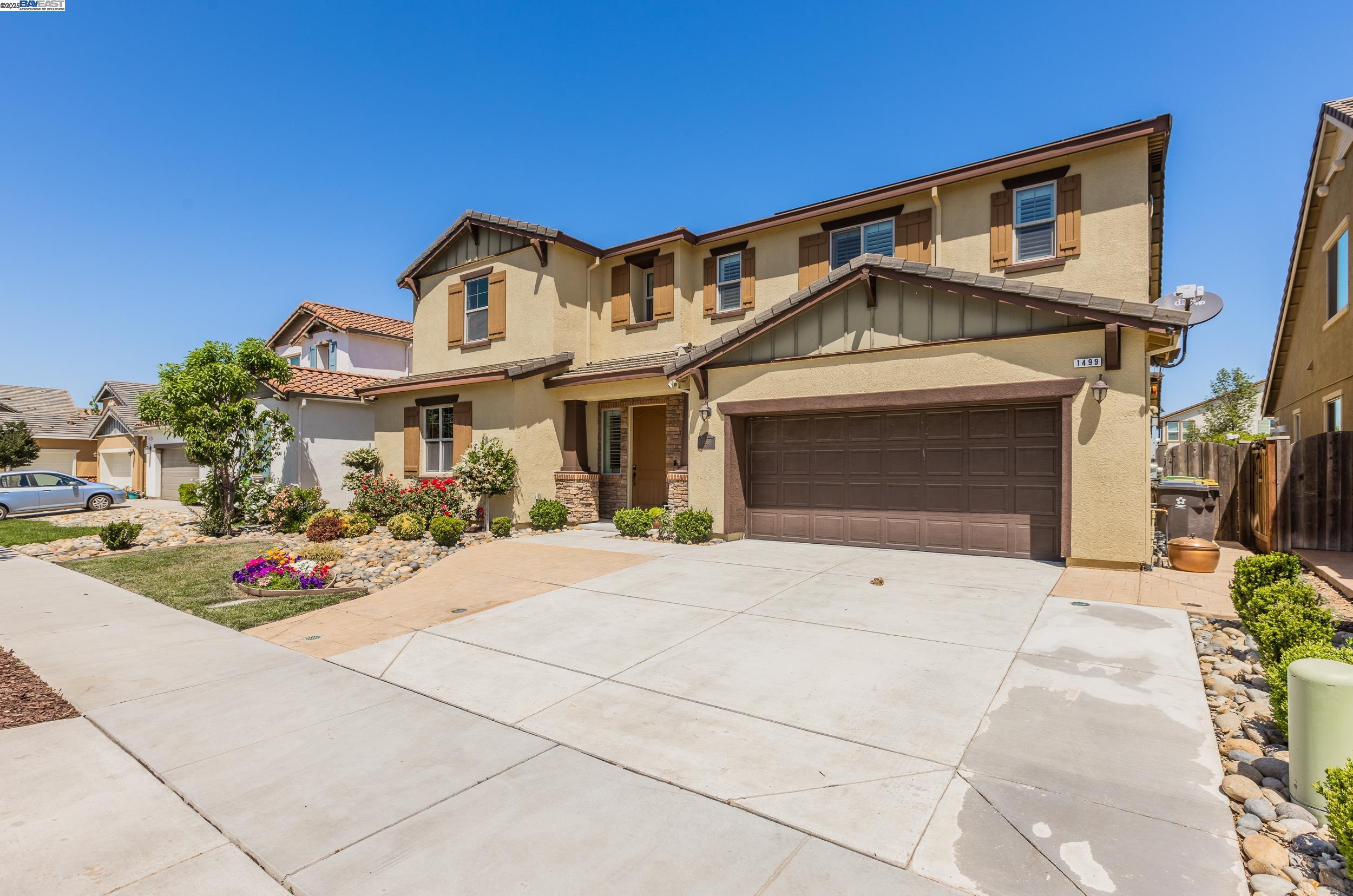 Detail Gallery Image 2 of 36 For 1499 Crystal Dr, Lathrop,  CA 95330 - 5 Beds | 4/1 Baths