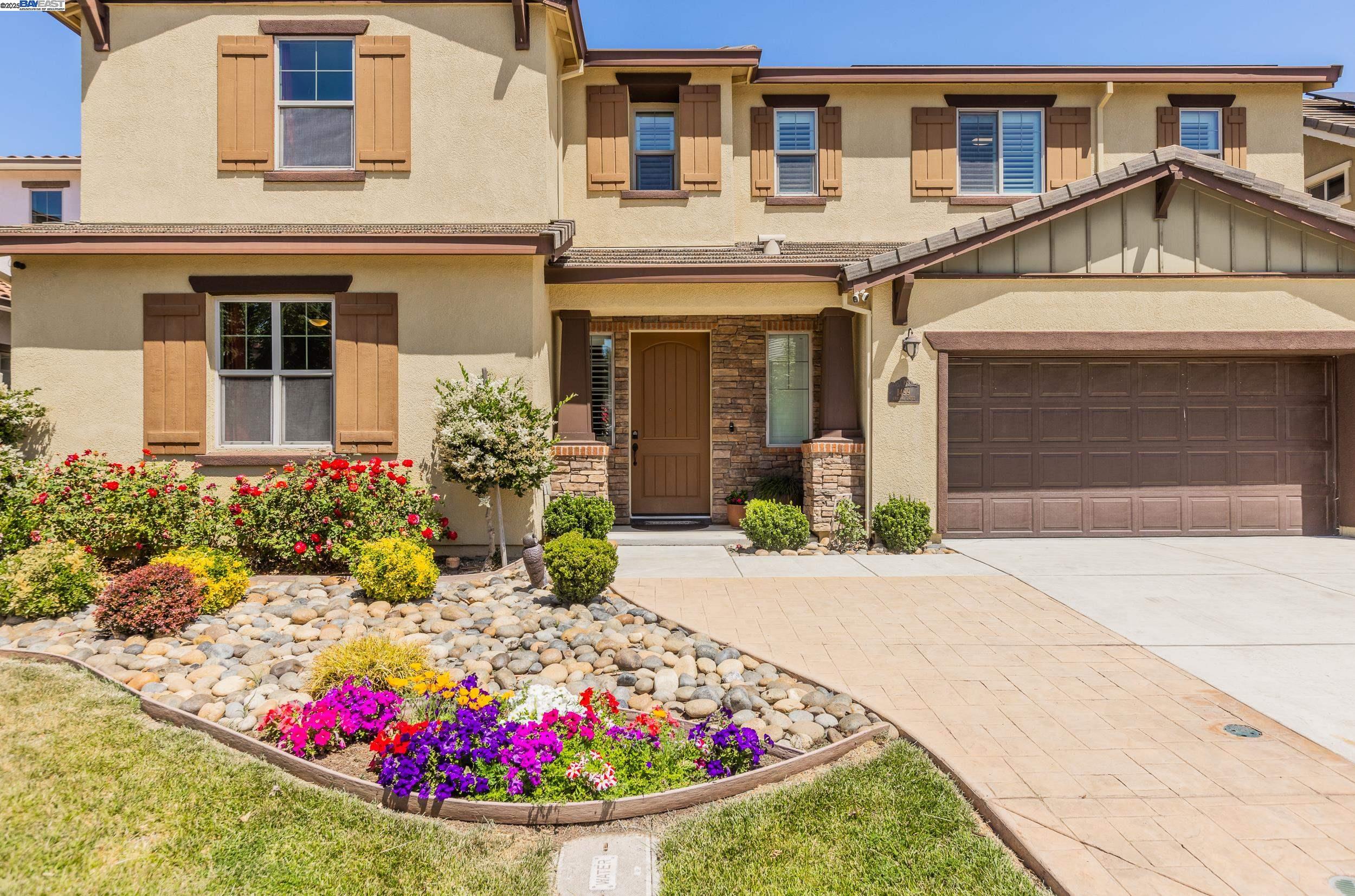 Detail Gallery Image 3 of 36 For 1499 Crystal Dr, Lathrop,  CA 95330 - 5 Beds | 4/1 Baths
