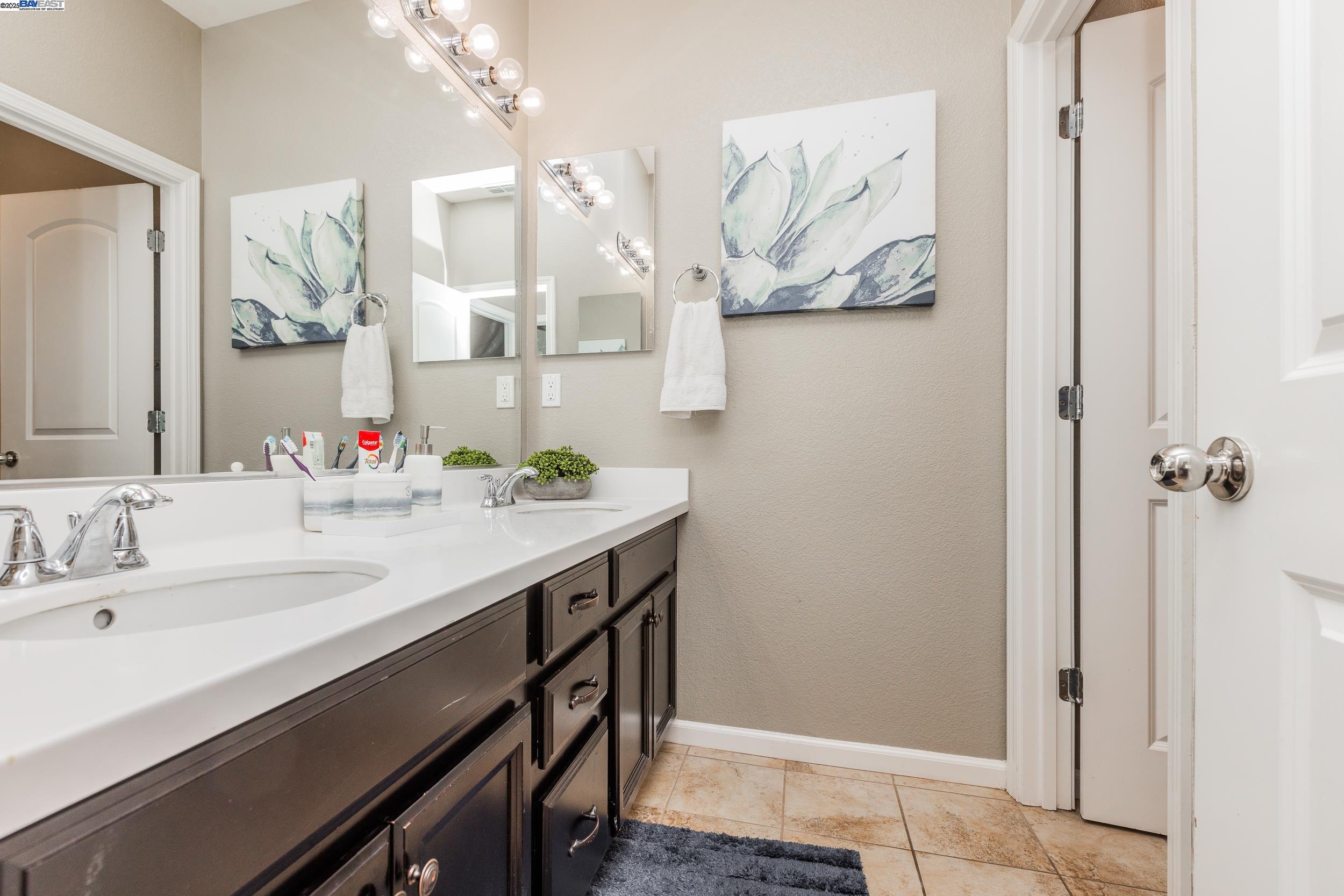 Detail Gallery Image 23 of 36 For 1499 Crystal Dr, Lathrop,  CA 95330 - 5 Beds | 4/1 Baths