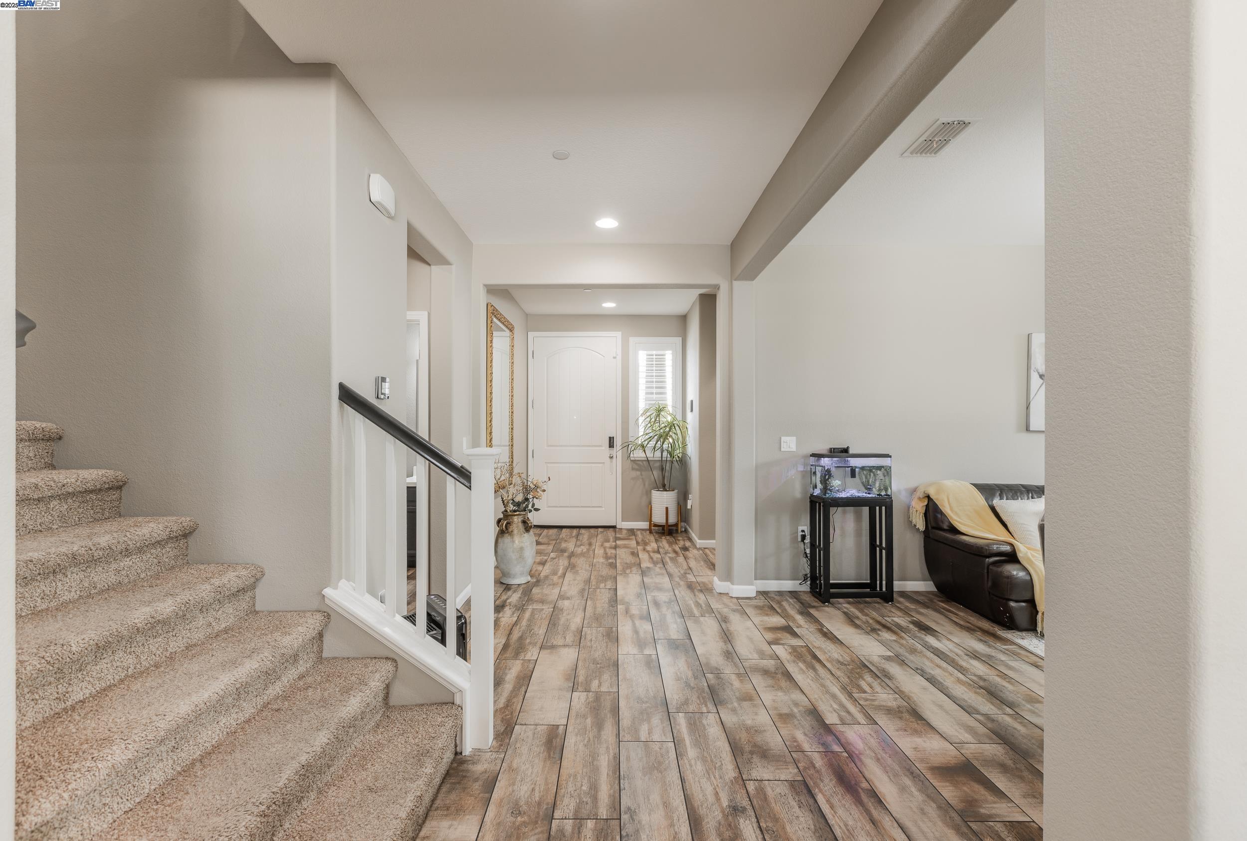 Detail Gallery Image 4 of 36 For 1499 Crystal Dr, Lathrop,  CA 95330 - 5 Beds | 4/1 Baths