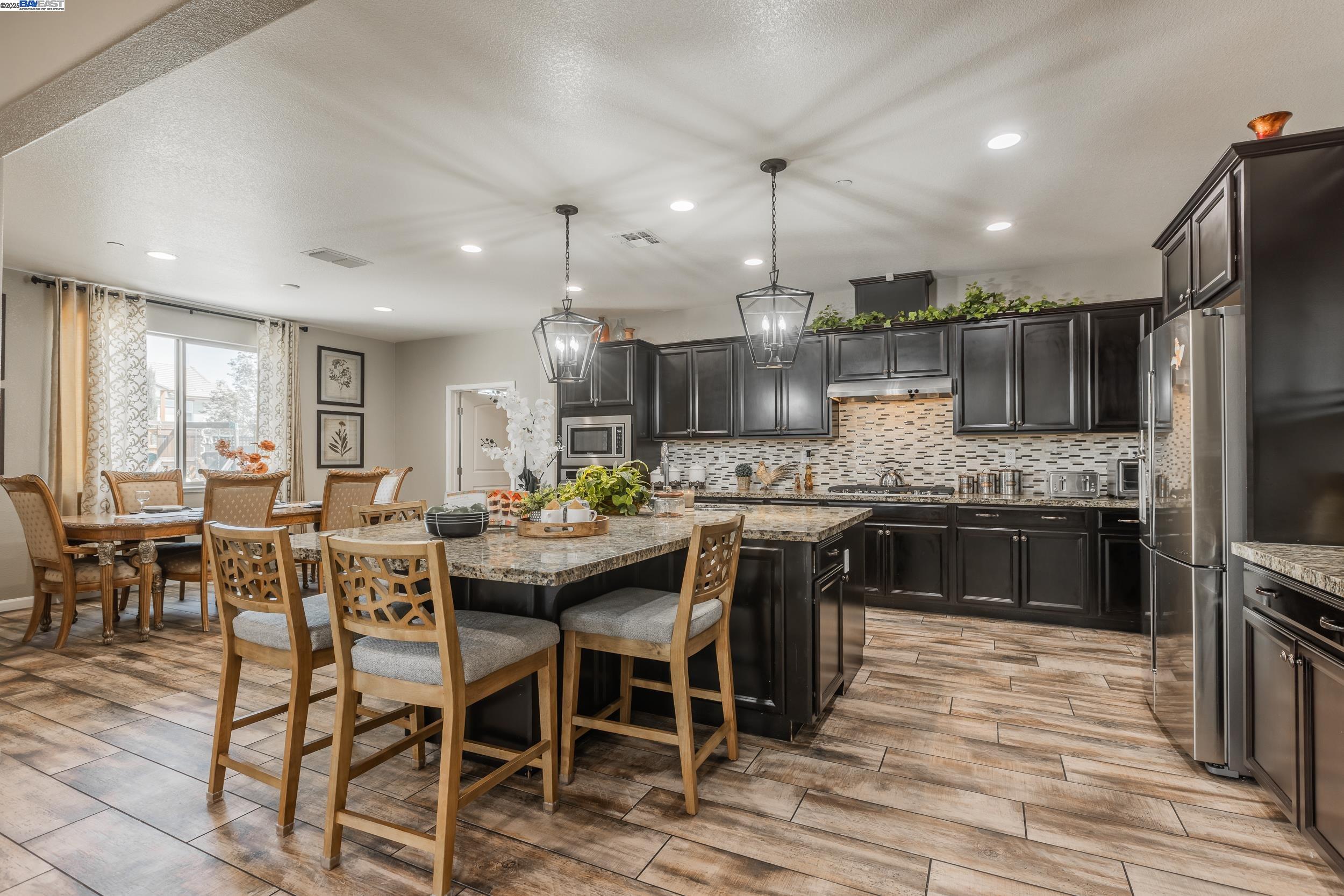 Detail Gallery Image 8 of 36 For 1499 Crystal Dr, Lathrop,  CA 95330 - 5 Beds | 4/1 Baths