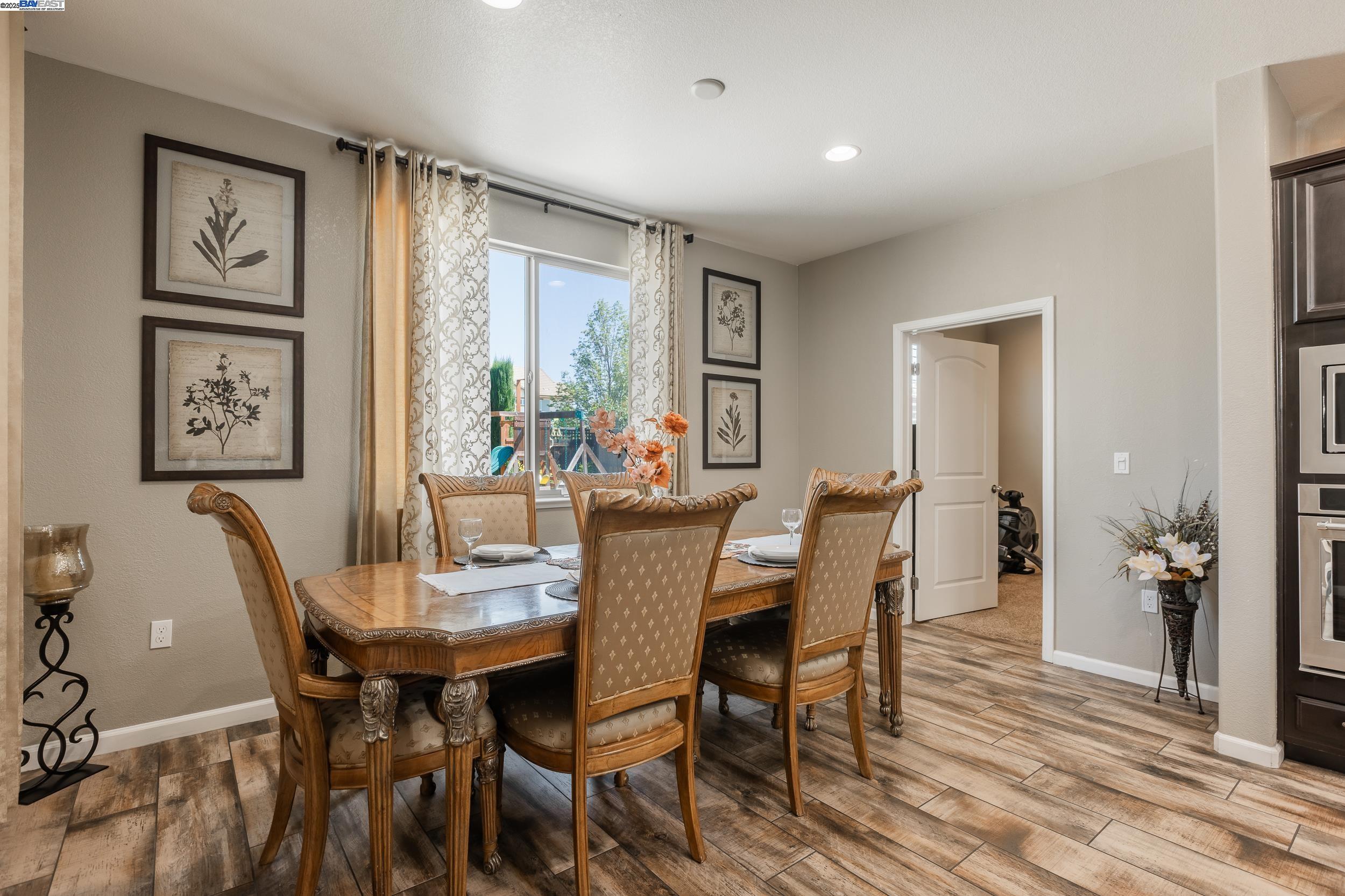 Detail Gallery Image 10 of 36 For 1499 Crystal Dr, Lathrop,  CA 95330 - 5 Beds | 4/1 Baths