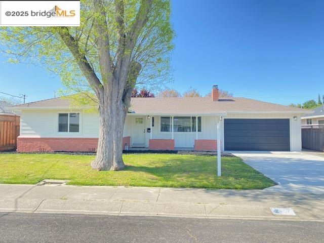 Detail Gallery Image 1 of 24 For 2157 Holbrook Dr, Concord,  CA 94519 - 3 Beds | 2 Baths