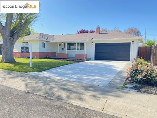 Detail Gallery Image 2 of 24 For 2157 Holbrook Dr, Concord,  CA 94519 - 3 Beds | 2 Baths