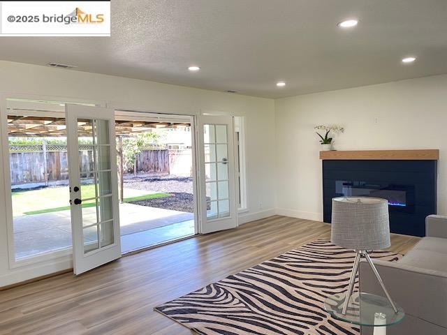 Detail Gallery Image 4 of 24 For 2157 Holbrook Dr, Concord,  CA 94519 - 3 Beds | 2 Baths