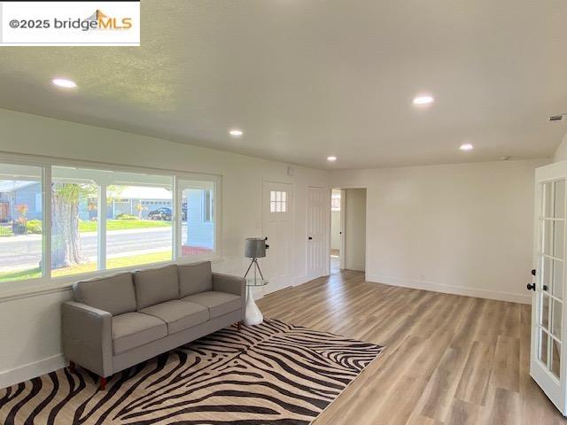 Detail Gallery Image 6 of 24 For 2157 Holbrook Dr, Concord,  CA 94519 - 3 Beds | 2 Baths