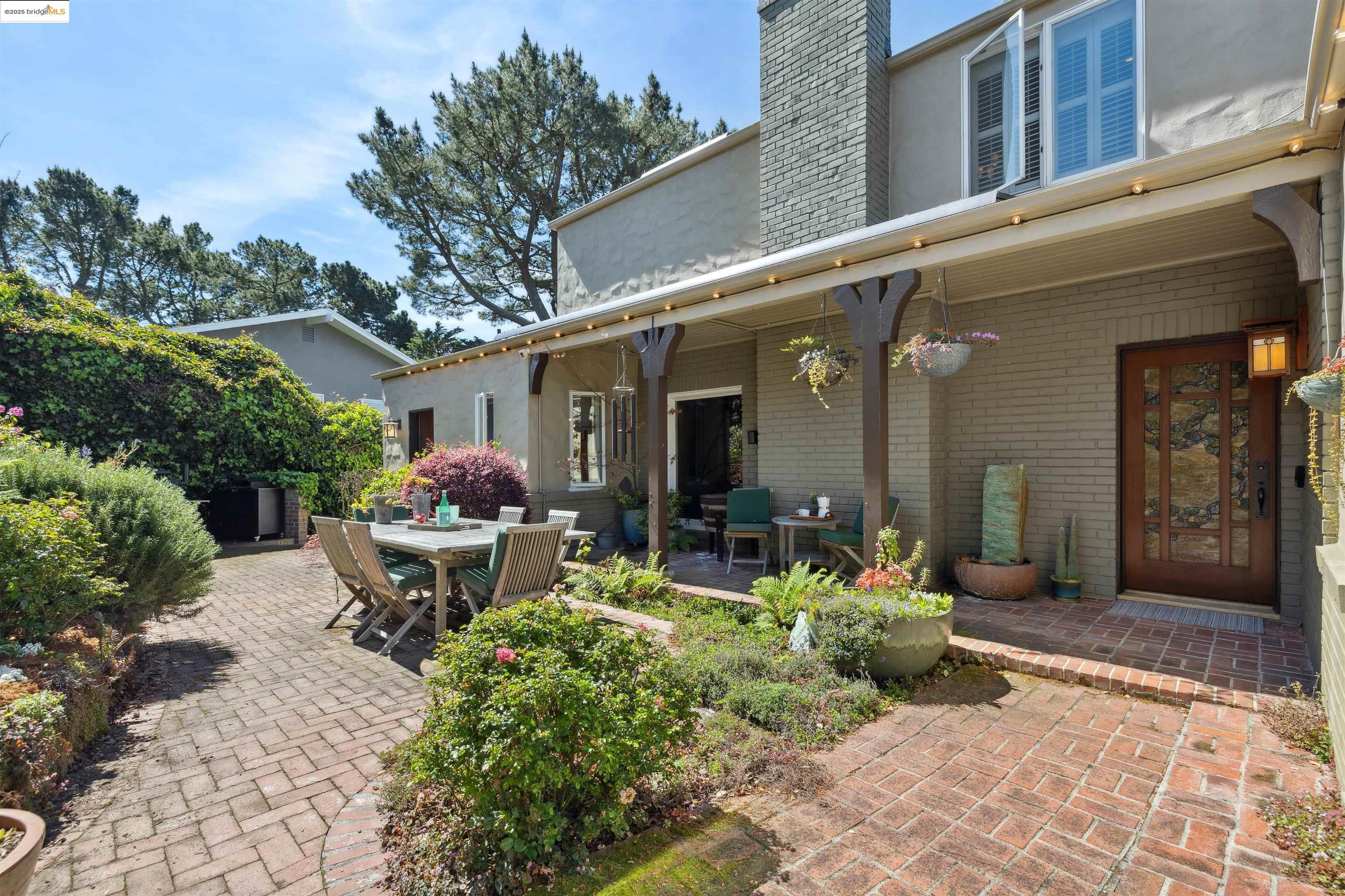 Detail Gallery Image 1 of 1 For 1335 Contra Costa Drive, El Cerrito,  CA 94530 - 4 Beds | 3 Baths