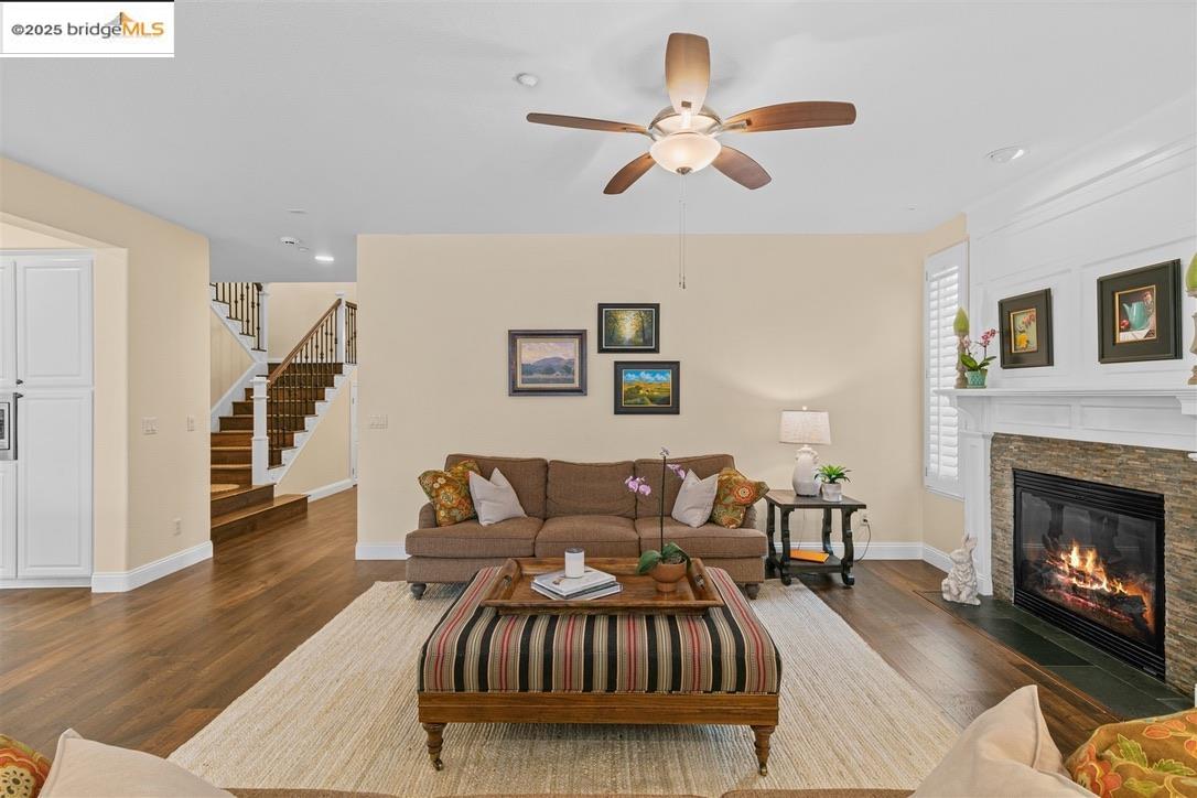 1164 Lexington Way