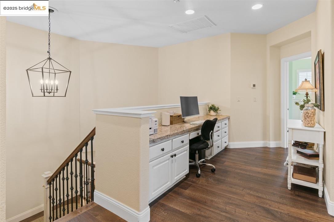 1164 Lexington Way