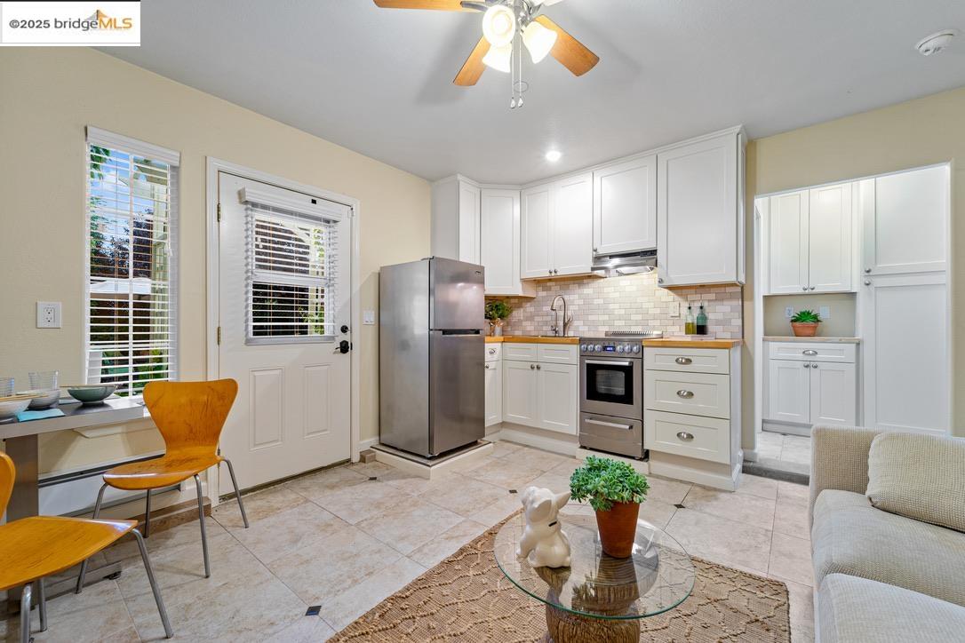 1164 Lexington Way