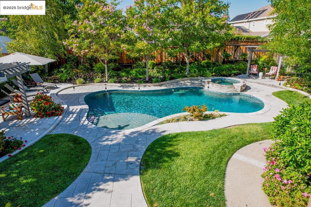 1164 Lexington Way