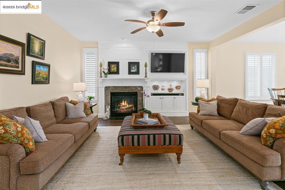 1164 Lexington Way