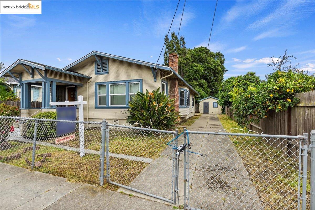 Detail Gallery Image 1 of 1 For 1218 106th Ave, Oakland,  CA 94603 - 2 Beds | 1 Baths