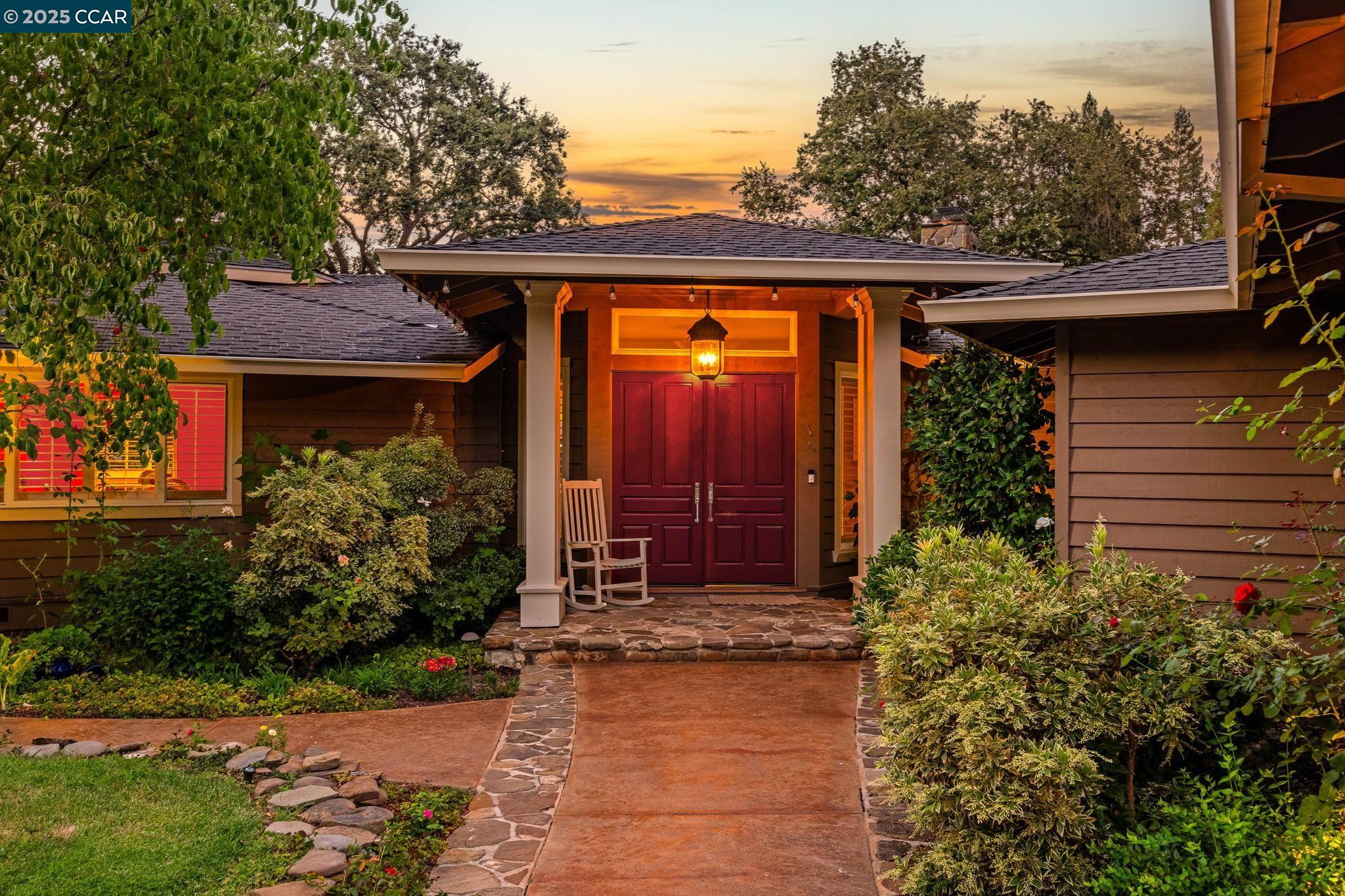 Detail Gallery Image 2 of 60 For 144 Irongate Ct, Alamo,  CA 94507 - 4 Beds | 4 Baths