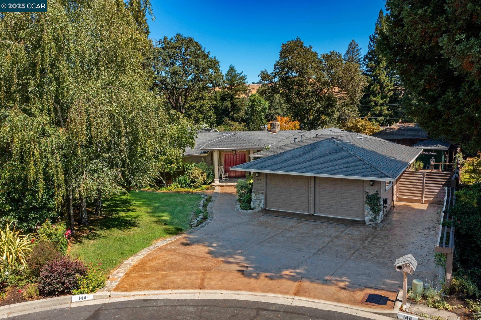 Detail Gallery Image 5 of 60 For 144 Irongate Ct, Alamo,  CA 94507 - 4 Beds | 4 Baths