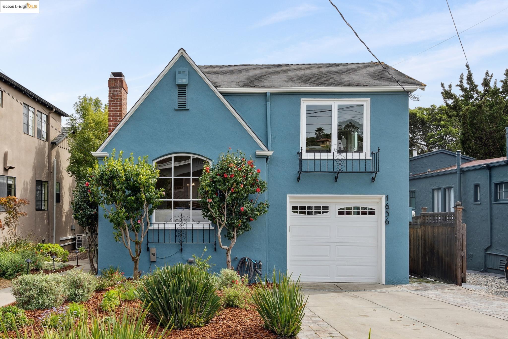 Detail Gallery Image 1 of 1 For 1656 Oak View Ave, Kensington,  CA 94707 - 2 Beds | 2/2 Baths