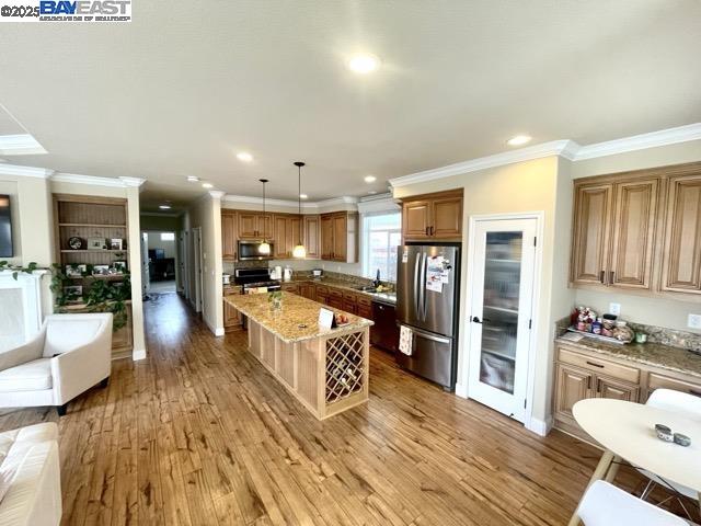 Detail Gallery Image 3 of 9 For 1225 Vienna Dr #1,  Sunnyvale,  CA 94089 - 3 Beds | 2 Baths